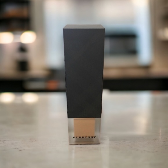 Burberry Cashmere Foundation Fluid In Camel - Picture 5 of 5